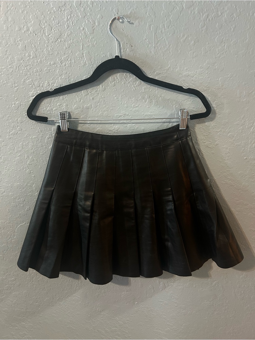 Love Tree Black Pleated Faux Leather Mini Skirt Small
